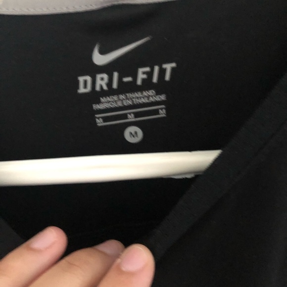 Nike top - Picture 2 of 2